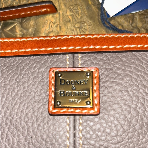 Authentic Dooney & Bourke Gray and Tan Leather Large Slim Wristlet- New w/ Tag! - Picture 3 of 12